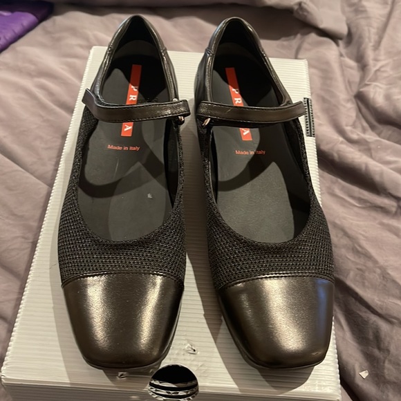 Woman’s Prada shoe - Picture 2 of 8